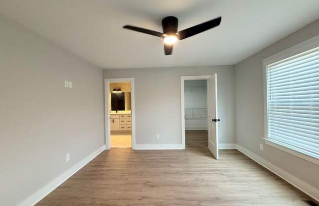 1025 Scenic View Court