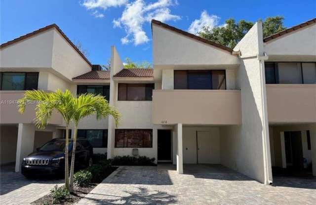 1617 Cypress Pointe Dr