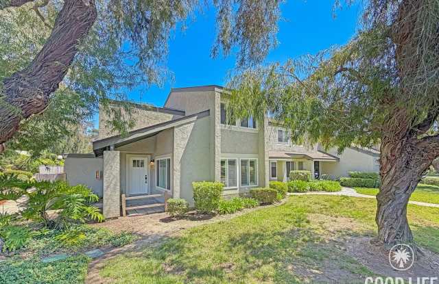 Modern 3BD/1.5BA Townhome in Tierrasanta with Kitchen Island, Private Yard, Pool & Tennis Court