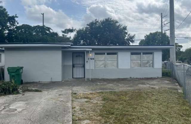 Photo of 1996 Rutland St