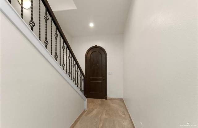 800 S 6th Street