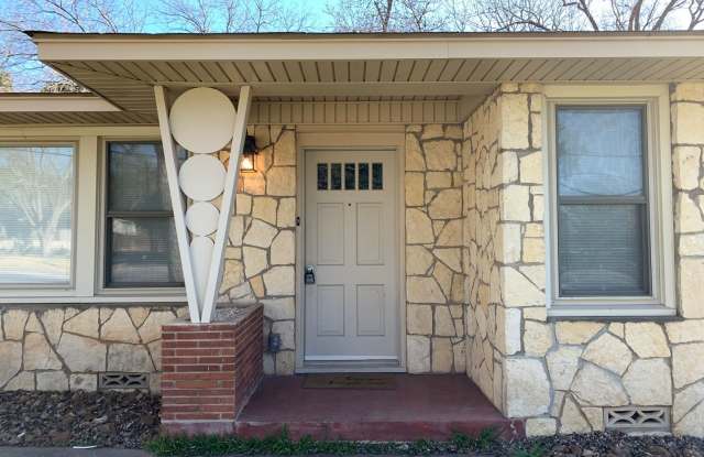 Walk to Landa Park / Fridge Included / Large Backyard / Luxury Vinyl Plank/ No Carpet /NBISD BISD