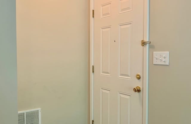 Rare 3 Bed/2 Bath Duplex With Attached Garage in Lovely College Park!