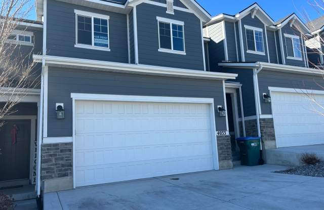 3 Bedroom 2.5 Bathroom Townhome in Lehi!