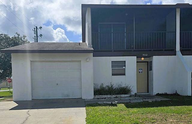 Spacious & Affordable 3-Bed, 2.5-Bath Duplex in Poinciana!