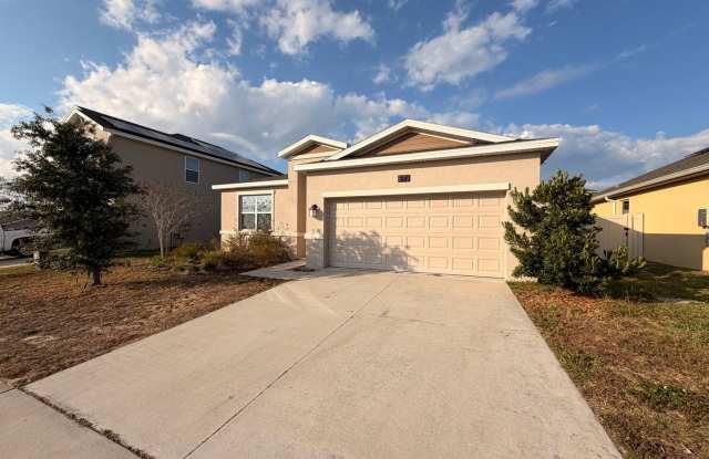 Rare find In-Law suite Home! Single family house with Separate entry and kitchen, laundry set!