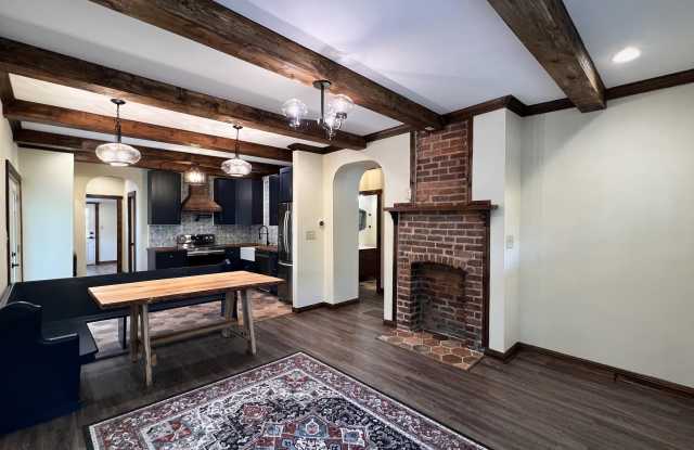 415 Rosewood St
