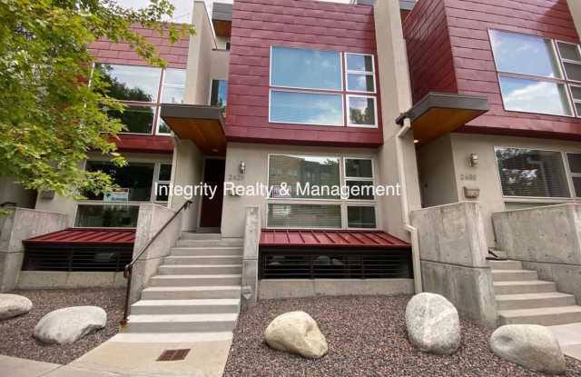 2 Bed/2.5 Bath, 2097 Sqft - 2620 W Front View Cres Dr