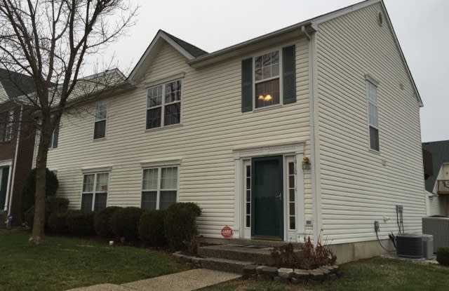 Updated Spacious Town Home with Attached Garage! - 7910 Fir Green Way, Jefferson County, KY 40291