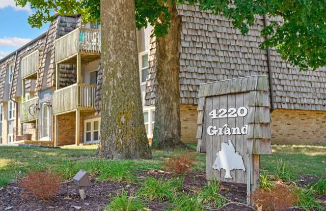 The 4220 Grand Apartments