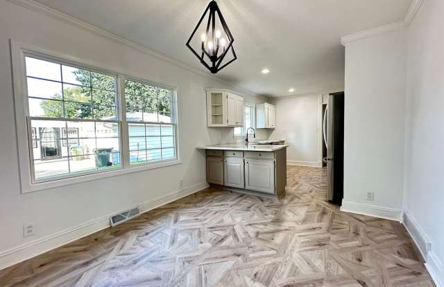 Modern 3+ Bedroom House in Cooper School Neighborhood