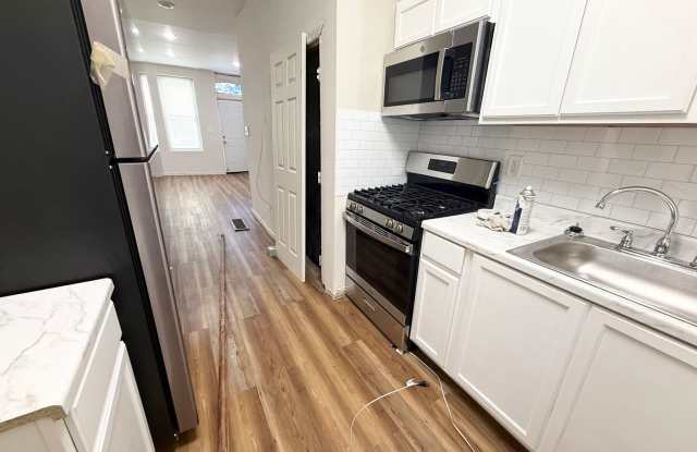 Stunning 2-Bed Townhome Near Temple University! Available NOW!