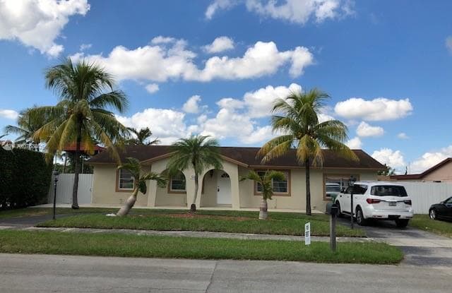 5114 SW 133rd Ct Dr - 5114 Southwest 133rd Court Drive, Kendale Lakes, FL 33175