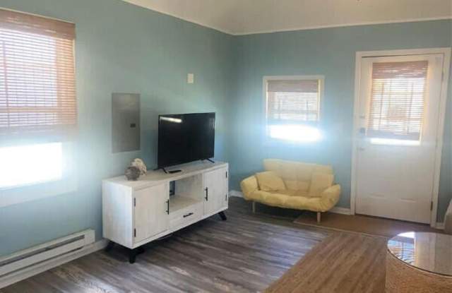 123 Franklin Avenue unit: Front Upper