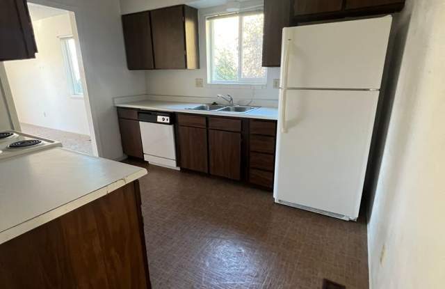 2 Bedroom, 1 Bathroom Downstairs Duplex