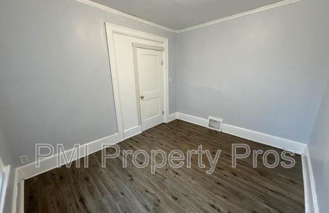 2853 North Booth Street