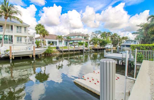 ** ROYAL HARBOR 2/2 REMODELED TOP TO BOTTON BEAUTY READY FOR SEASON ** BRING YOUR OWN BOAT ** GULF OF MEXICO ACCESS **