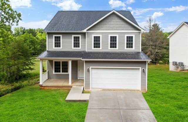 5 BED 2.5 BATH HOME LOCATED IN BLACKSBURG