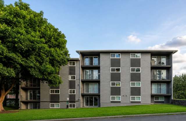 Comfortable 2 Bed / 1 Bath Just Steps from EWU