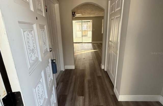 7104 INGLESIDE DRIVE