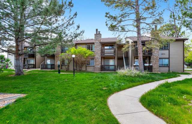 1BR Condo • Fireplace • Balcony in Aurora