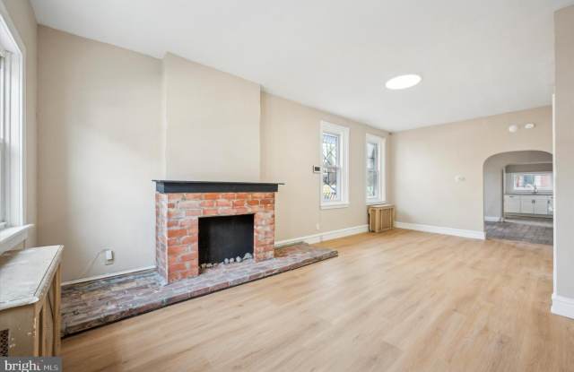 2551 N DOUGLAS STREET