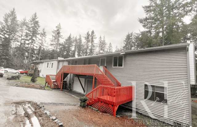Photo of Spacious Duplex with Covered Porches  Garage