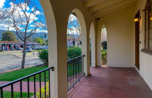 671 N Santa Cruz Ave