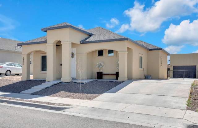 East El Paso/Horizon 3bed/2bath Refrig A/C with gorgeous low maintenance yard!