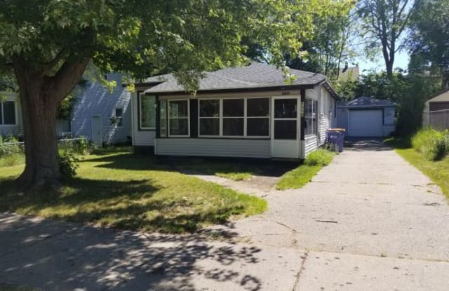 Section 8 Accepted 3 Bedroom Whole House 1110b863 - 1110 Dallas Avenue Southeast, Grand Rapids, MI 49507