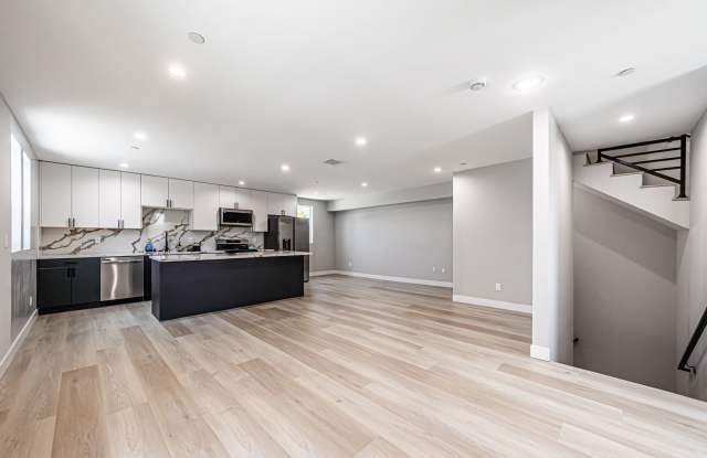Photo of 2223 S Highland