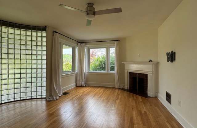 Unique and pristine home for rent in Cave Spring! 2BR 1.5 Bath