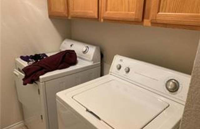 Nice 3 bedroom, 3 bath duplex in Eidelweiss