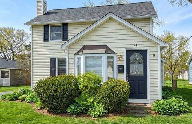 Charming 2-Bedroom Near Downtown Oxford – Character, Space, and an unbeatable location