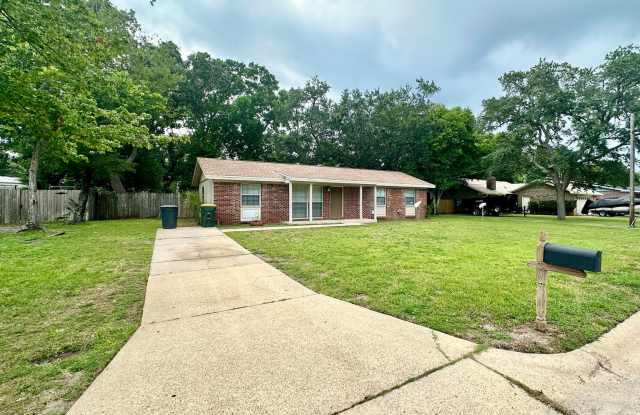 Remodeled 3 bedroom + bonus room & screen patio for rent!
