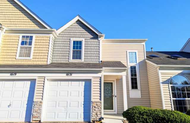 1621 COLLEGE GREEN Drive