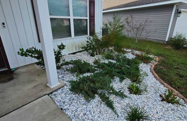 Spacious 4-bedroom Home in Panama City, FL - Perfect for long-term rental! *1/2 Off 1st Month's Rent  Security Deposit for Active-Duty Military!!*