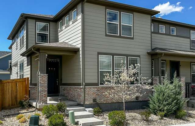 NEARLY NEW 3-bed Paired Home in Senderos Creek community!