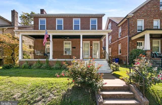 226 CARROLL Parkway unit: B