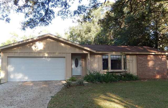 GORGEOUS 3/2 w/ Den/Playroom, Garage, Huge Fenced Yard,  Washer/Dryer! No Carpet! Avail Now for $1800/month! - 4321 Snoopy Lane, Leon County, FL 32303