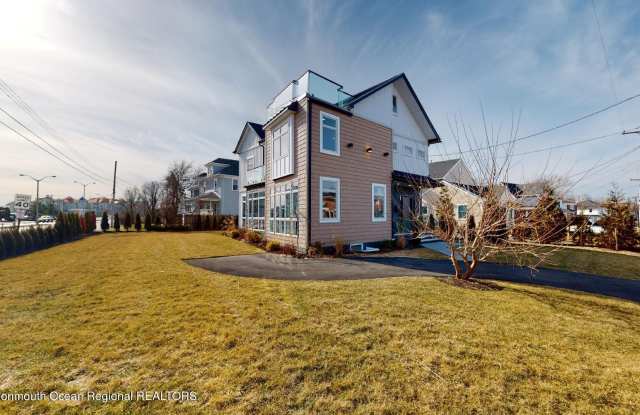 1 Howland Avenue