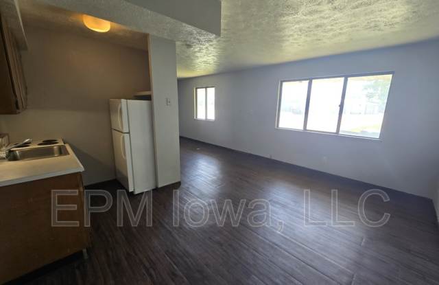 990 Grand Avenue #4