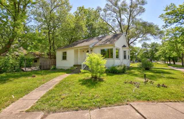 Charming 2 Bedroom Home Available Now!