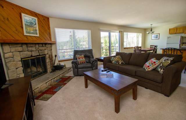 Buffalo Ridge Condos-All Utilities, Clubhouse, Wifi, Bus Route  Views