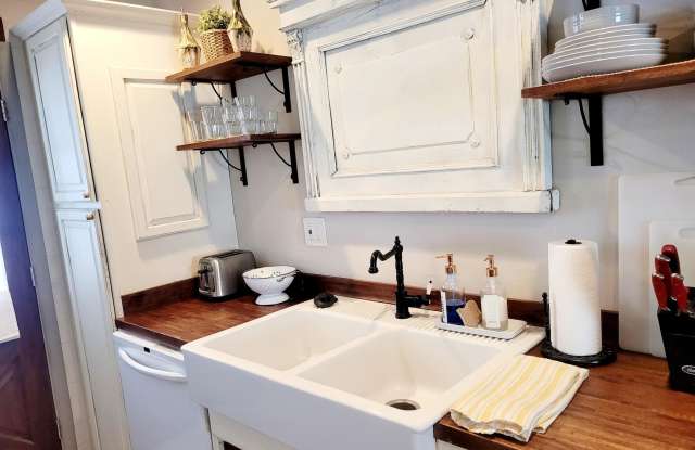 Photo of 2116 N Catalina Avenue