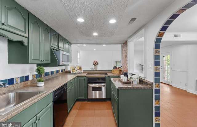 Photo of 202 BUCKINGHAM Lane unit: 102