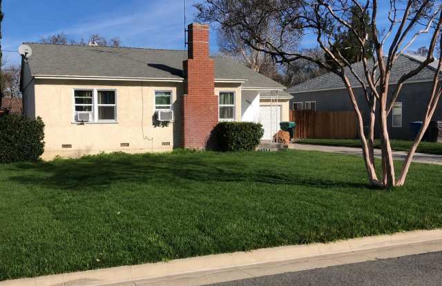 Charming Home in the well-established Riverside neighborhood!