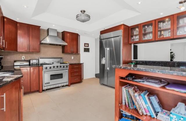 2710 Fairfield Avenue