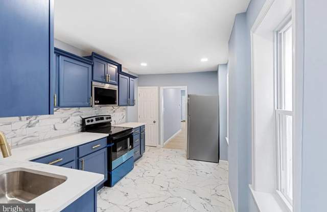 1004 N SPRUCE Street