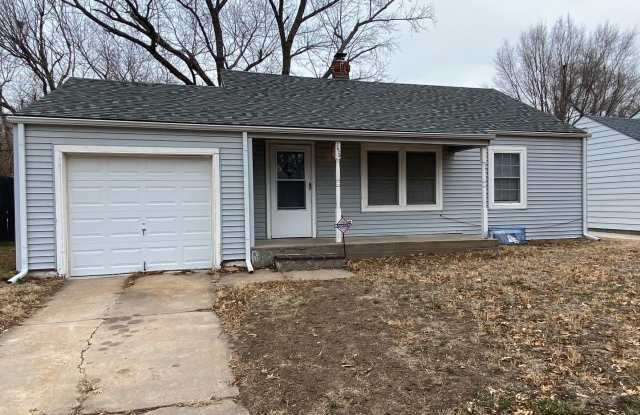 NICE Clean Home with Basement, Fenced Yard  Garage - 2620 South Mosley Street, Wichita, KS 67216